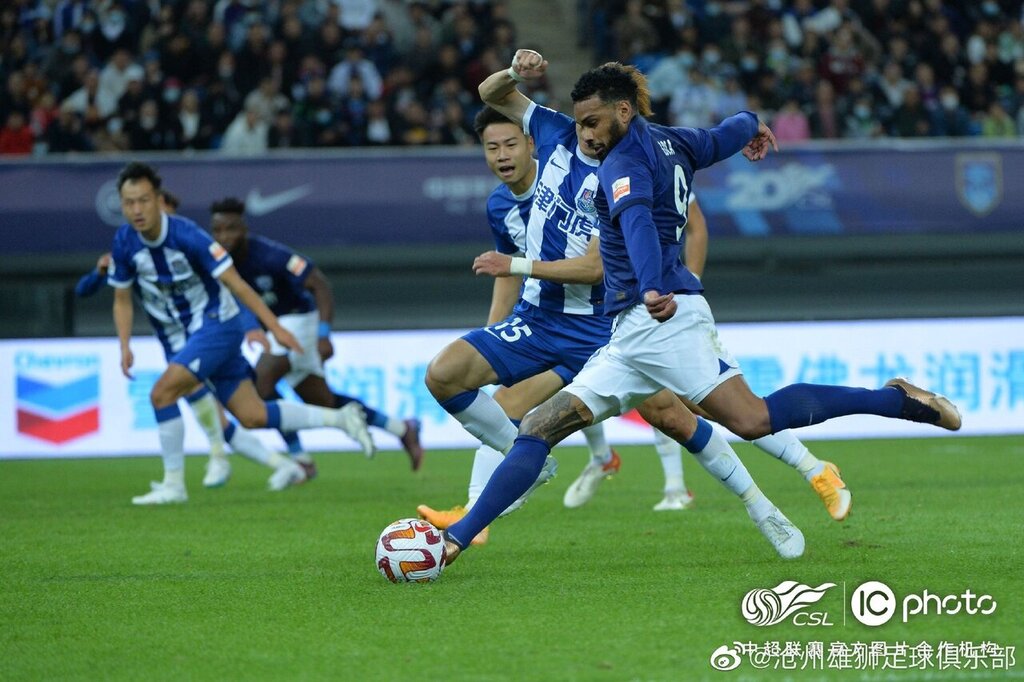 تصاویر | شادی ستاره سابق سرخها با لباس آبی روی اعصاب پرسپولیسیها!