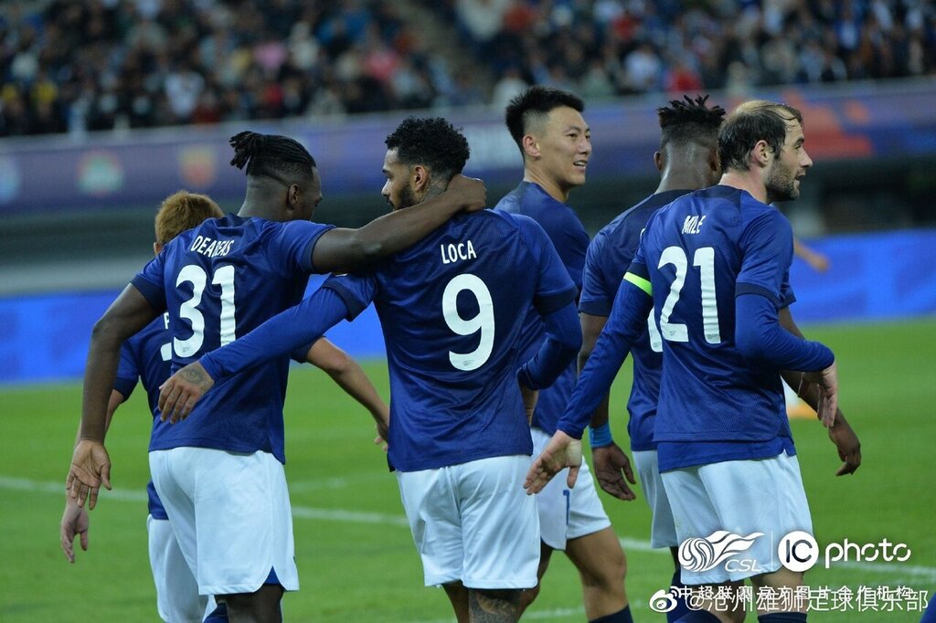 تصاویر | شادی ستاره سابق سرخها با لباس آبی روی اعصاب پرسپولیسیها!