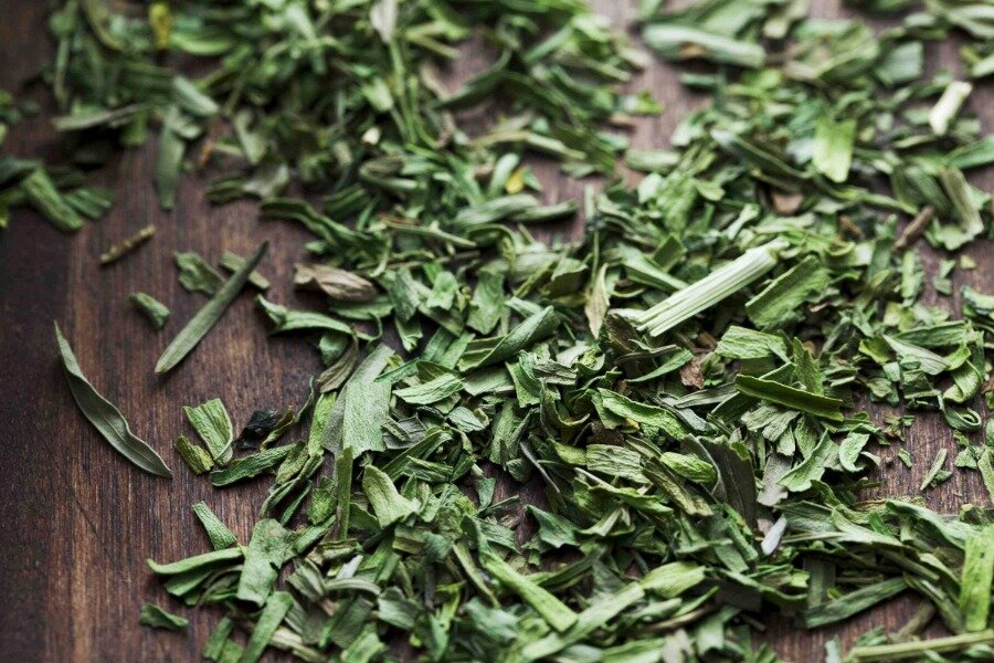 بهترین سبزی برای رفع نفخ و کنترل فشار خون | طریقه و میزان مصرف ترخون