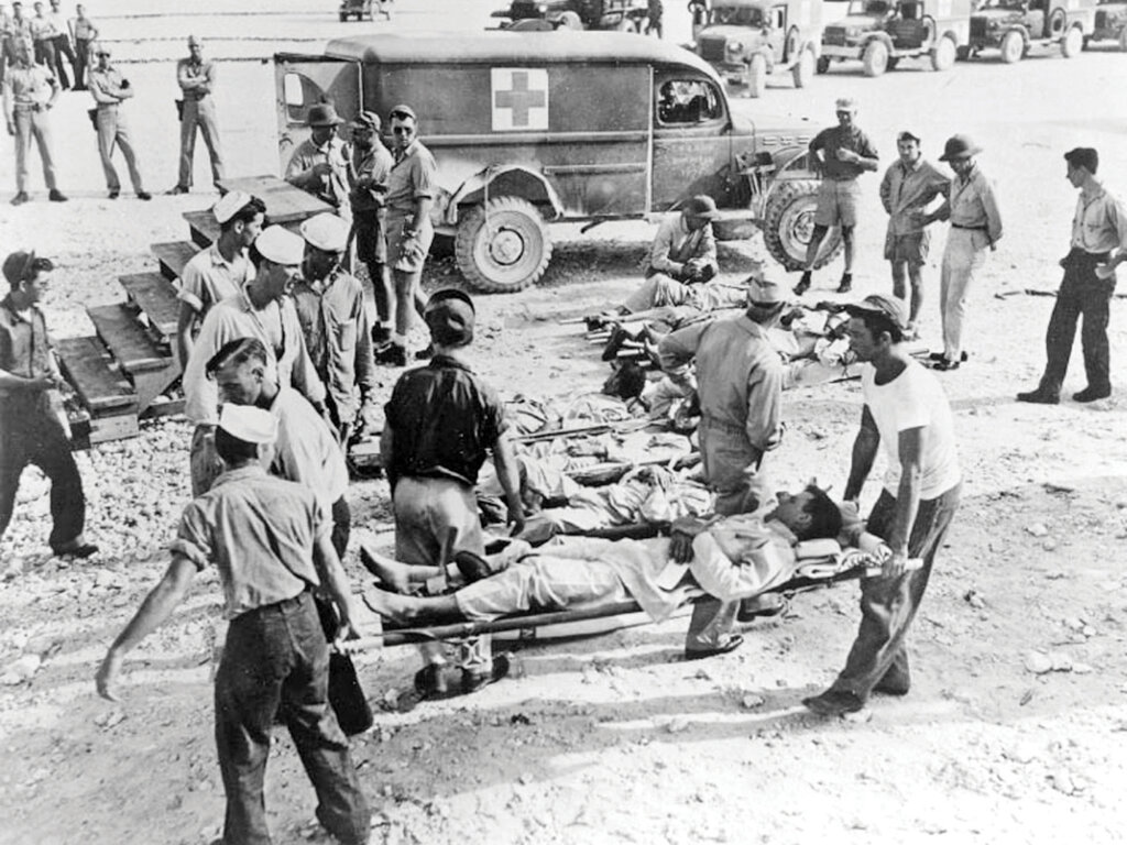 بزرگترین سانحه دریایی آمریکا چگونه رخ داد؟ | خدمه ناو جنگی «ایندیانا پولیس» پنج روز بین کوسههای گرسنه محصور بودند | سرنوشت بزرگترین ناو اتمی چه شد؟