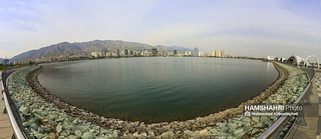 دریاچه چیتگر تهران در آغاز بهار