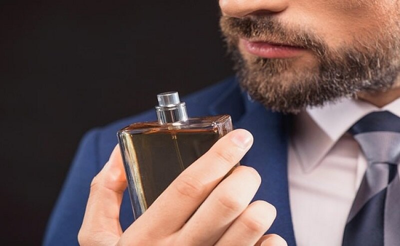 چطور عطر تقلبی نخریم؟ | ۷ راه برای تشخیص عطر تقلبی از اصل