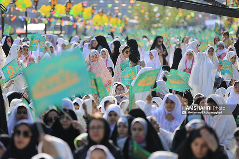 اجتماع ۳۰ هزار نفره «روزه اولی‌ها» در تهران برگزار شد