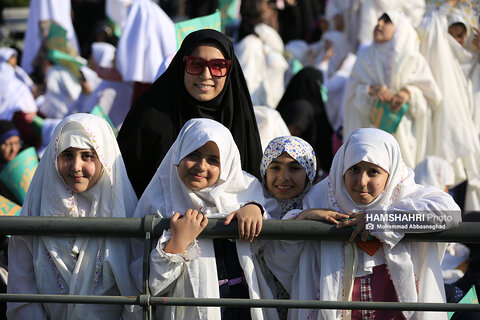 اجتماع ۳۰ هزار نفره «روزه اولی‌ها» در تهران برگزار شد