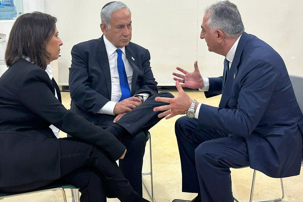 راز و رمز یک عکس ؛ زبان بدن رضا پهلوی و نتانیاهو چه میگوید؟ | رئیس و کارفرما من ام! | معنای نزدیکی صندلی ها چیست؟ | پهلوی همیشه دنبال جلب توجه است