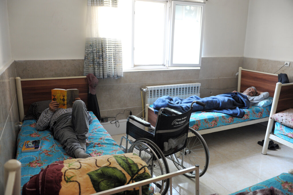 قهرمان محله | ۲جوان، حامی ۸۰پیرمرد و پیرزن بیسرپناه