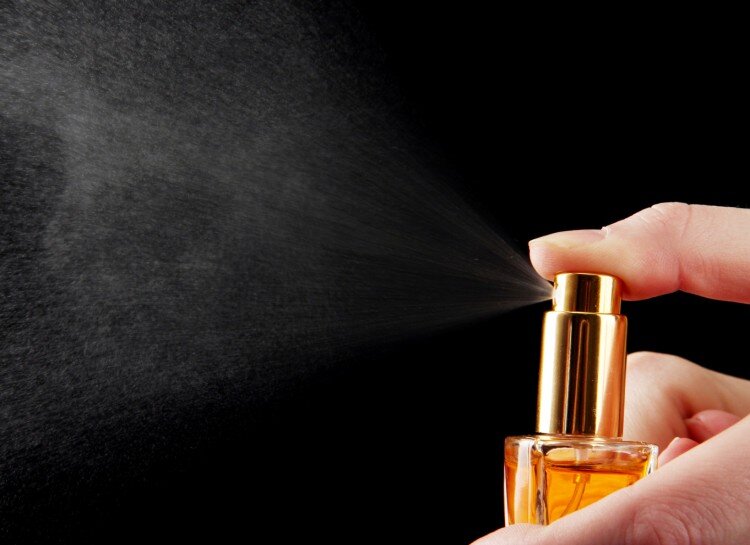 ۵ نکته مهم برای انتخاب عطر ایدهآل تابستانی | با این روش بینظیرترین رایحه ممکن را داشته باشید