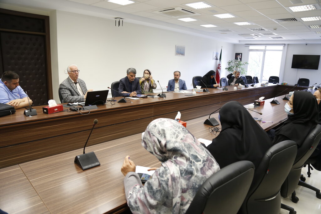 سنتهای فراموش شده رمضان | چه شغلهایی در ماه مهمانی خدا تعطیل میشد | رسم کلوخ اندازان و گلخندان در تهران قدیم