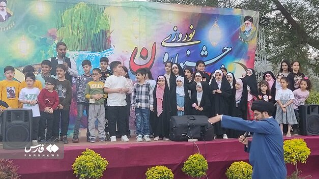 تصاویر | طلبه‌ها در ساحل دنبال چه هستند؟ | می‌گفتند جای طلبه‌ها ساحل نیست...