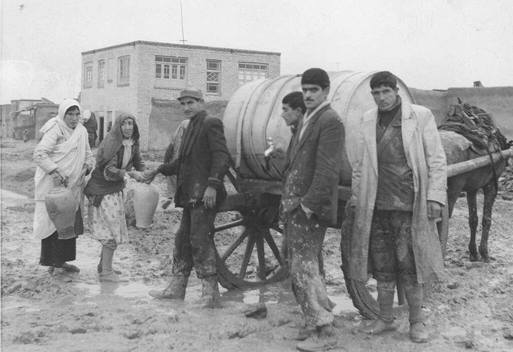 عکس | طلسم لولهکشی آب تهران کی شکست؟ | ساکنان کدام محله افتخار نوشیدن اولین لیوان آب خوردن را دارند؟