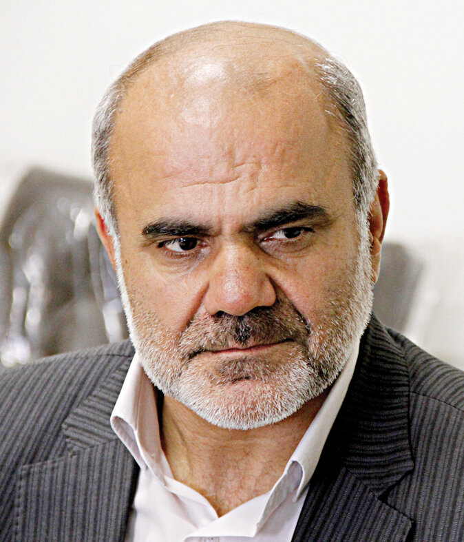 مدال ایثار بر سینه دلدادگان جبهه