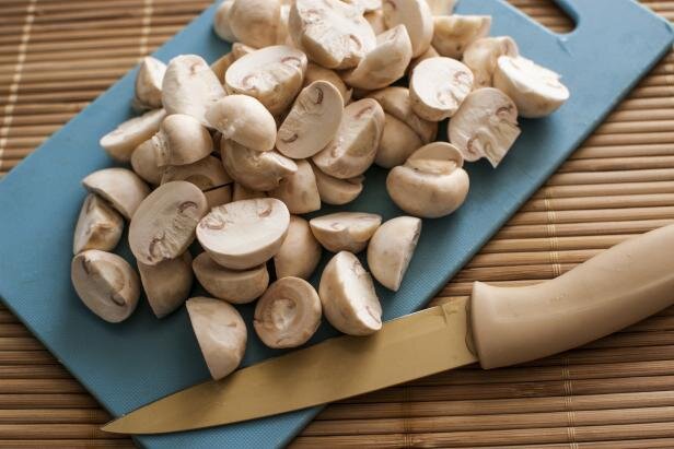 بهترین راه برای تازه‌ ماندن قارچ؛ حداکثر زمان نگهداری قارچ در یخچال | قارچ را با این روش‌های ساده سفید کنید