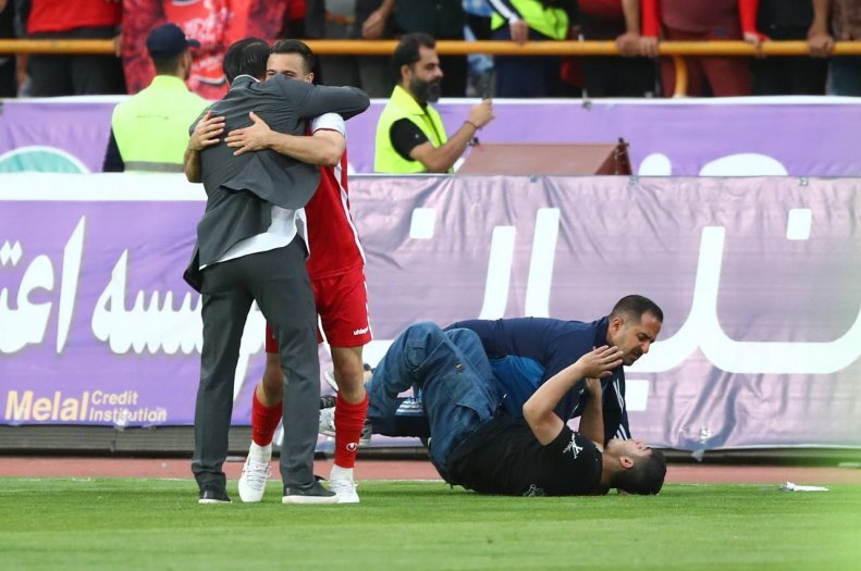 تصاویر | دعوای مهاجم سرخها بخاطر جیمی جامپ پرسپولیسی