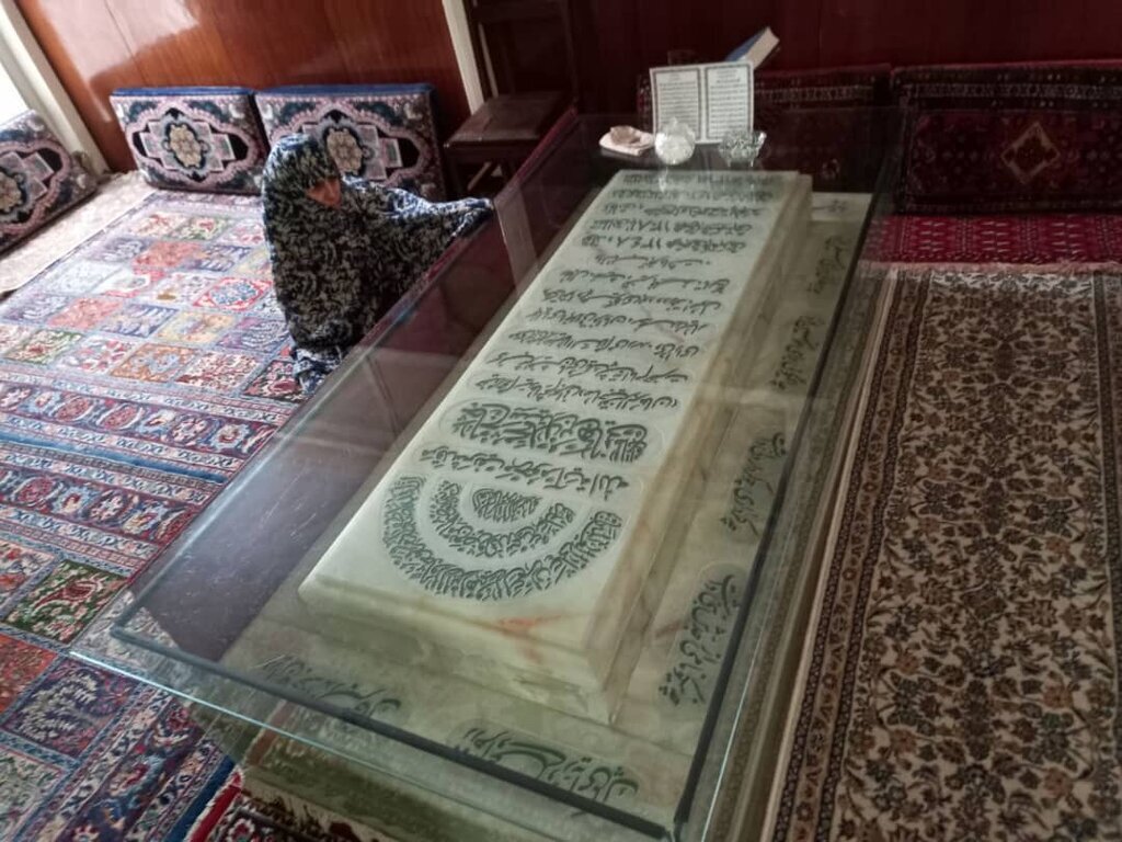 محله اروپایی در شرق تهران | قبر روحانی هممحلهای در میدان صد نارمک