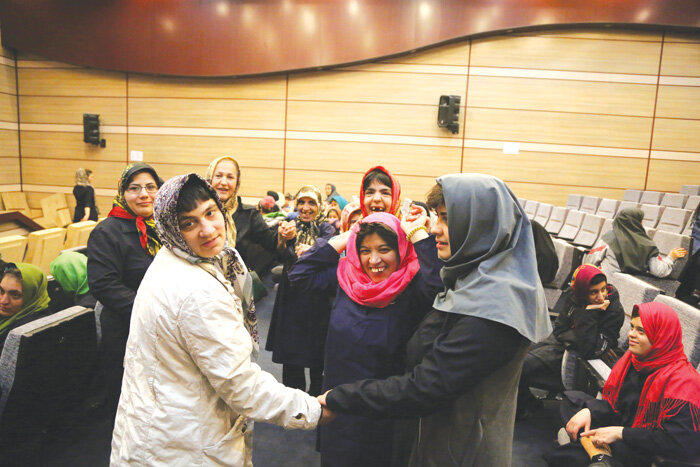 شادی به سبک بچههای بهزیستی