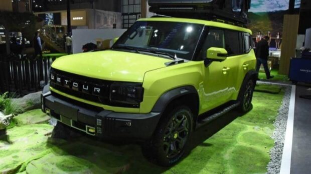 این شاسیبلند غولپیکر به ایران میآید | داخل کابین خودرو آفرودی چینی را ببینید