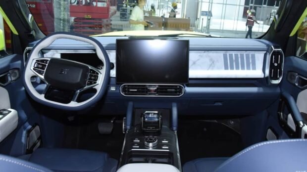 این شاسیبلند غولپیکر به ایران میآید | داخل کابین خودرو آفرودی چینی را ببینید