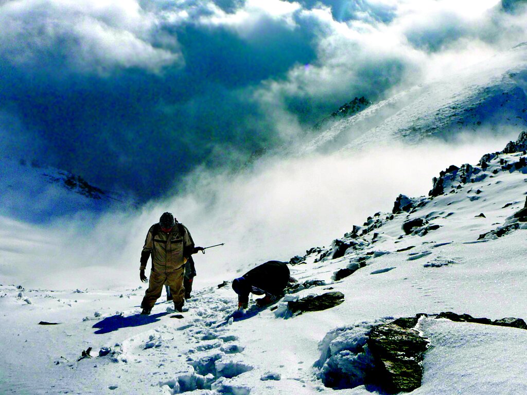 فتح قله ۳۸۰۰ متری بدون برداشتن یک گام | فاتحی که با ارده‌اش از صخره‌ها بالا می رود
