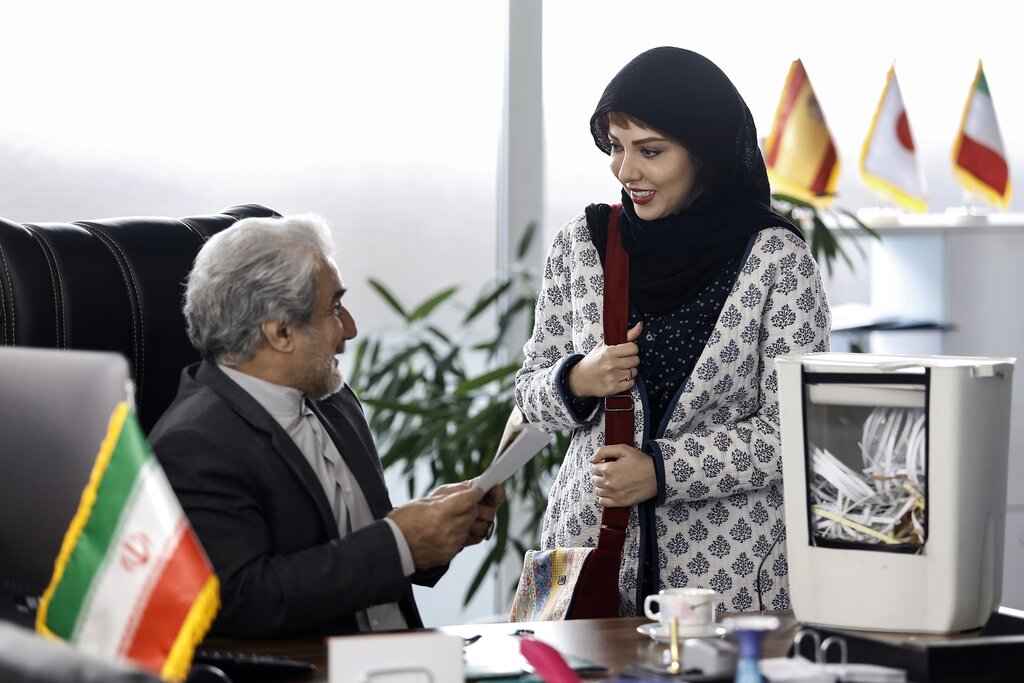 عکس | ماجرای ورود یقهسفیدها به سینما چیست؟