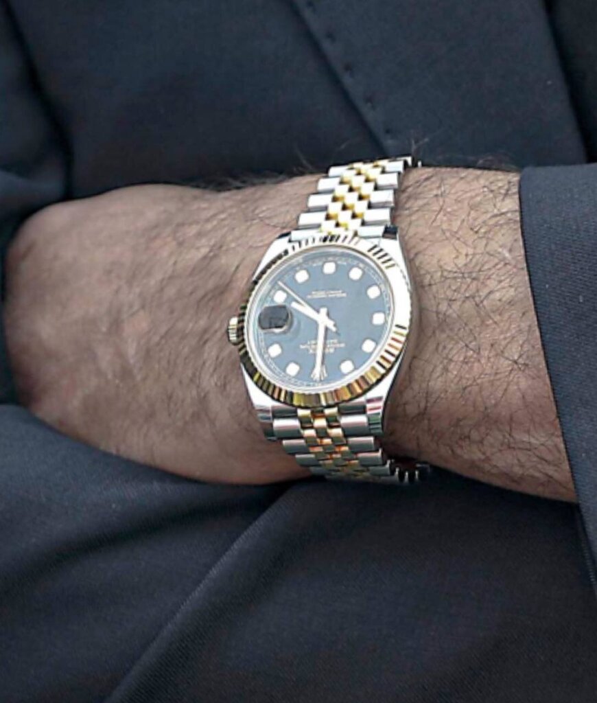 عکس| ساعت ۸۰۰ میلیونی روی دست گل محمدی برای دربی