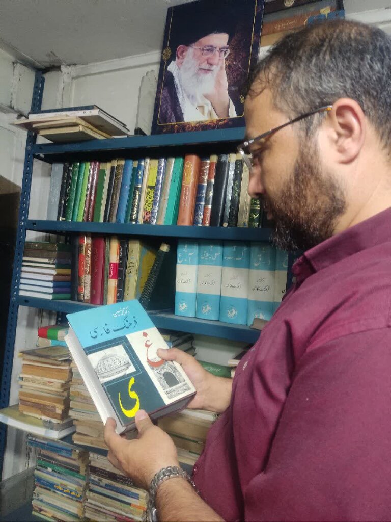 کتابخانه 20متری محله تاکسیرانی؛ پاتوق نوجوانان و جوانان | یارمهربان به جای خودرو در پارکینگ
