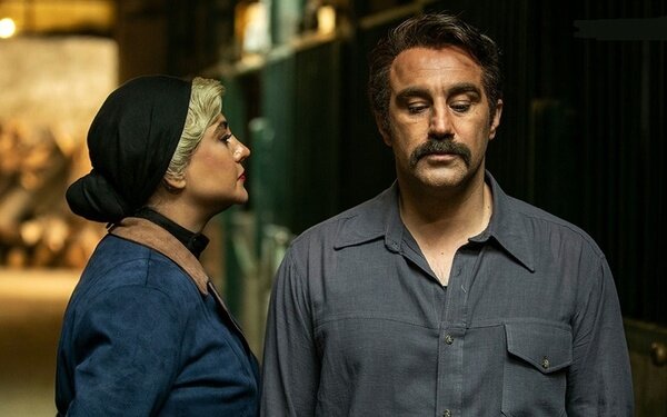 عکس | محسن تنابنده و هوتن شکیبا عاشق یک زن میشوند | چرا این عشق دهه پنجاهی در روستا میگذرد؟