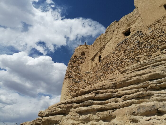 عکس | قلعه ۲ هزار ساله اصفهان در غبار فراموشی