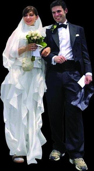 زوج ماجراجو و عاشق فضانوردی، در عجیبترین سالن عروسی دنیا مراسمشان را برگزار کردند | عروس رفته جَو بگیره!