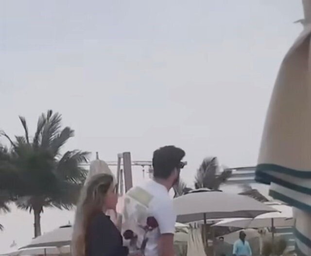 عکس | روزهای رومانتیک چهره خبرساز فوتبال و نامزد جدیدش در سواحل خلیج فارس!