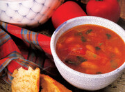 این هم یک غذای قرمز پرسپولیسی! | بهترین سوپی که می‌شود با گوجه‌ فرنگی‌های قرمز و خوش‌طعم درست کرد