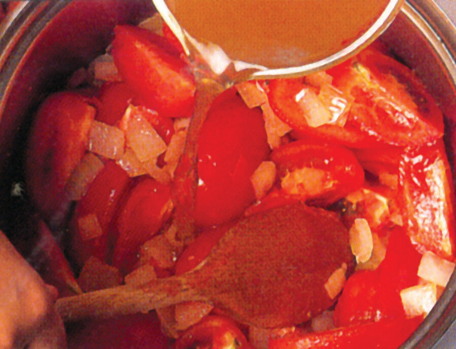 غذای هم یک غذای قرمز پرسپولیسی! | بهترین سوپی که میشود با گوجهفرنگیهای قرمز و خوشطعم درست کرد