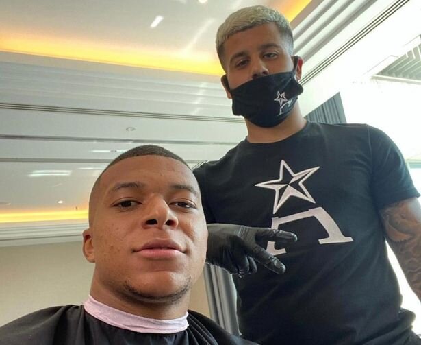 بزرگترین حسرت زندگیام نزدن موهای ۳ ستاره فوتبال است!