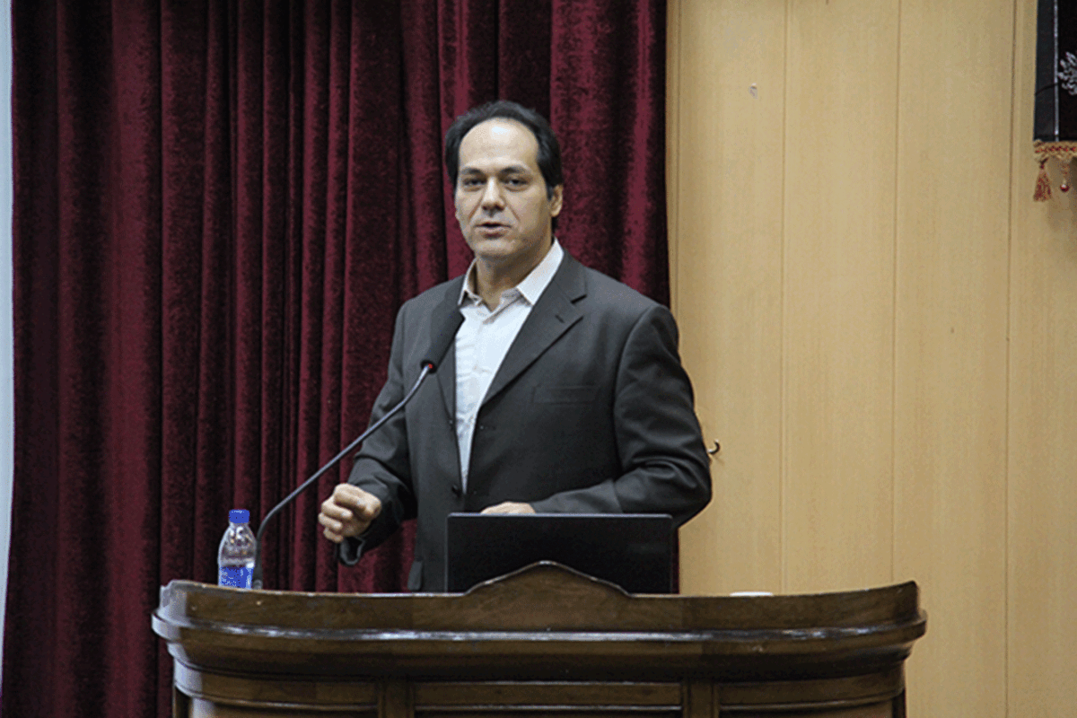 دکتر آذر خش مکری، روان پزشک و استاد دانشگاه