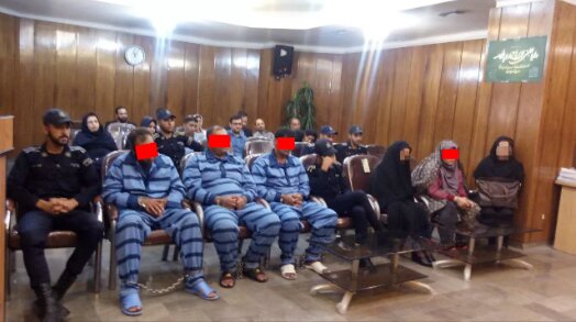 عکس | دختر قدارهکش با چاقوهای عجیب دور کمرش به کلانتری رفت | وقت حرف زدن ندارم، من آدم کشتهام! | کشاندن مردان هوسران به خلوتگاه