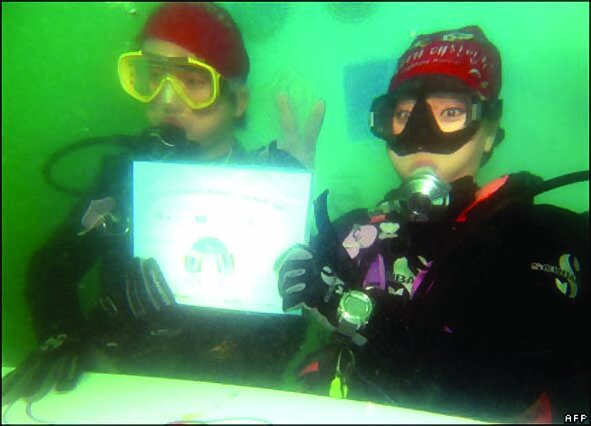 تصاویر | رواج عروسی زیر آبی زوج های جوان | عروس باید مراقب باشد موقع بله گفتن آب در حلقش نرود