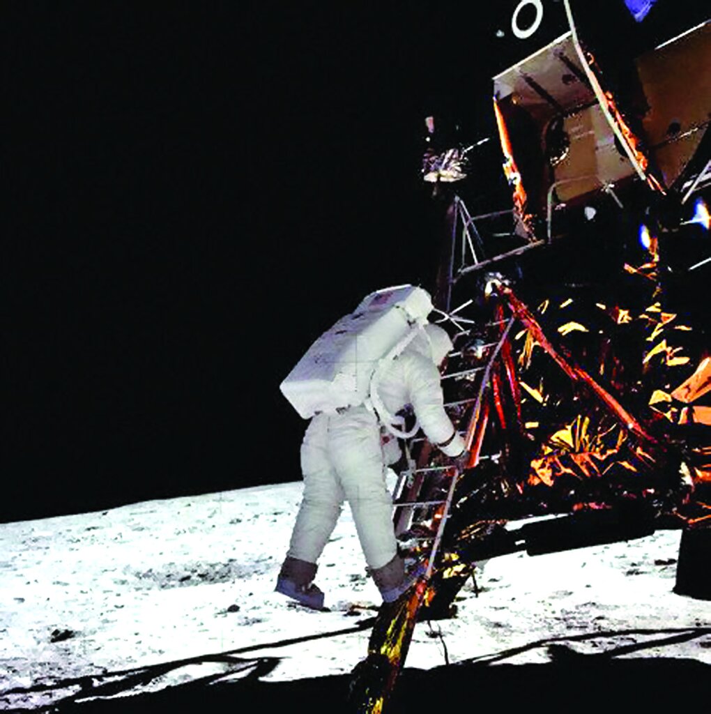 هیچ کسی به ماه سفر نکرد ؛ آیا بزرگ‌ترین لحظه تاریخ بشر جعلی است؟ | مروری بر همه ادعاهایی که می‌گویند اولین سفر انسان به ماه هرگز اتفاق نیفتاده است!