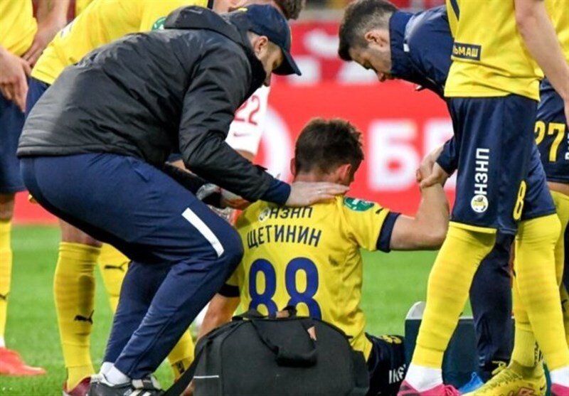 عکس | ضربه مغزی تلخ یک بازیکن فوتبال | اشکهای بازیکن پس از حادثه شدید