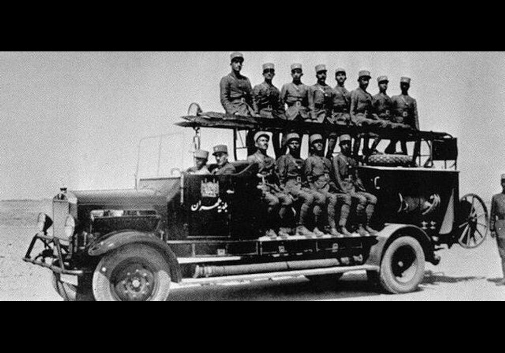نخستین آتش‌نشان‌ها نظامی بودند | اولین ماشین‌های آبپاش اداره اطفائیه 