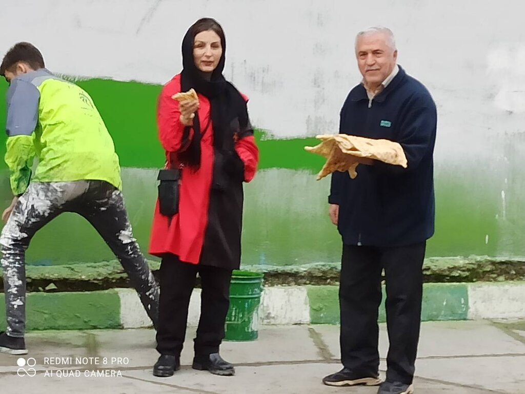 شهردار ناحیه همراه با اهالی رنگ و قلممو دست گرفت