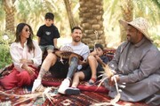 عکس |  لباس عربی بر تن شریک زندگی مسی | تصویری متفاوت از حضور زوج مشهور در عربستان