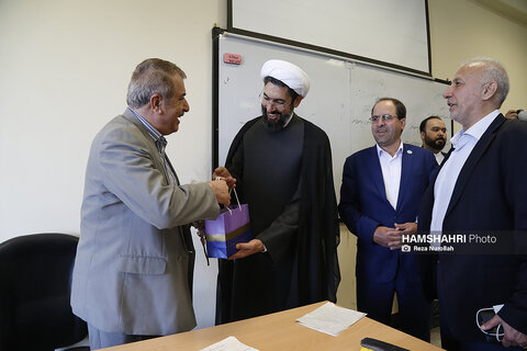 تجلیل از مقام استاد در دانشگاه تهران