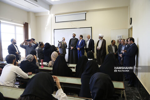 تجلیل از مقام استاد در دانشگاه تهران