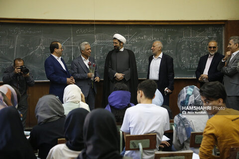 تجلیل از مقام استاد در دانشگاه تهران