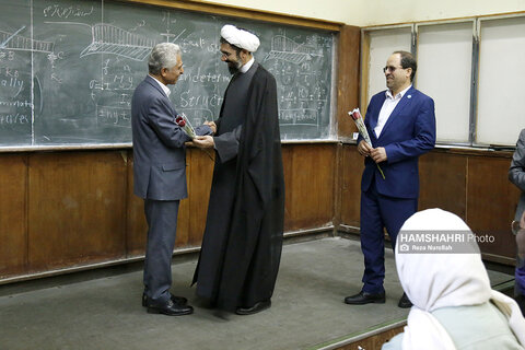 تجلیل از مقام استاد در دانشگاه تهران