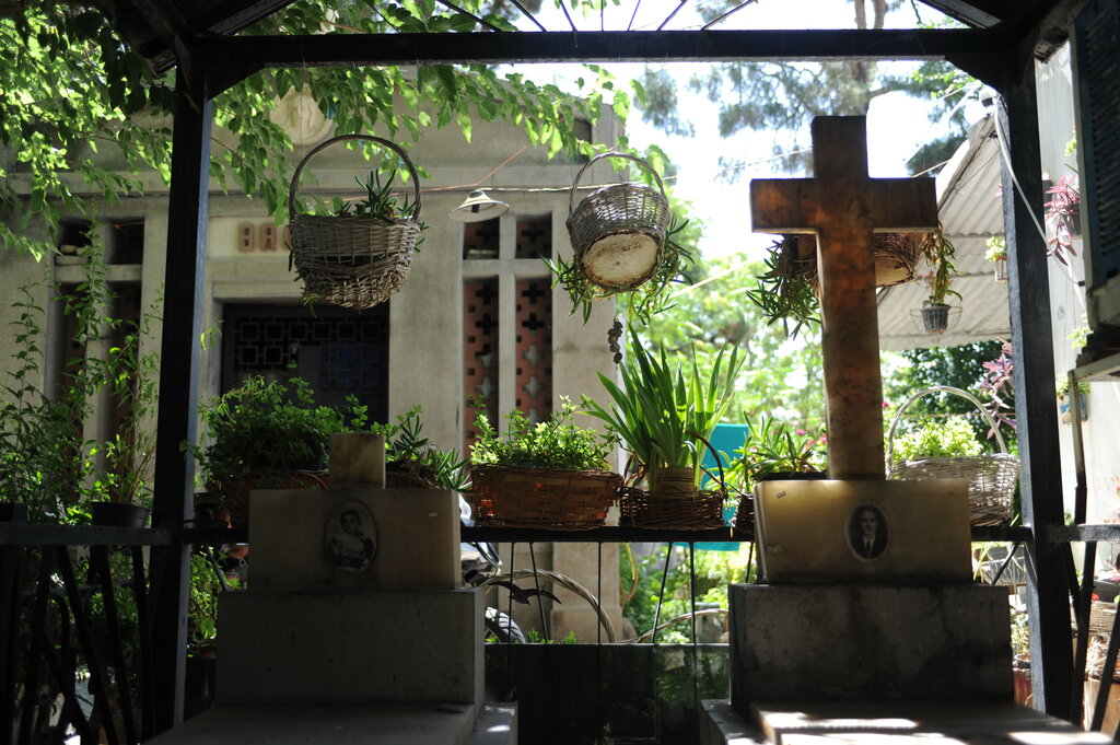 تولد محلهای در دل باغهای رز و نسترن | نوه چرچیل در گورستان این محله دفن است