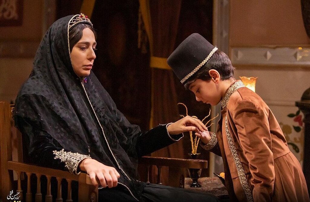 تصاویر | چهره واقعی رعنا آزادیور در سریال جیران ؛ تاج الدوله واقعی را ببینید