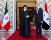 ببینید | بشار اسد اینگونه به استقبال رئیسی رفت | لحظه استقبال رسمی در قصر الشعب