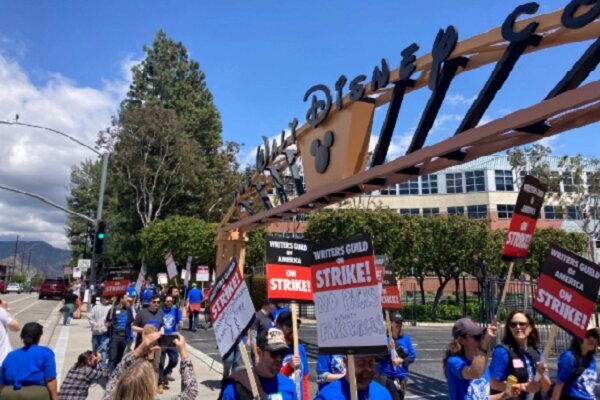 اعتصاب در آمریکا بالا گرفت | حق ما را ندهید؛  همه چیز را میبندیم ...