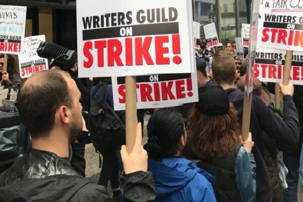 اعتصاب نویسندگان