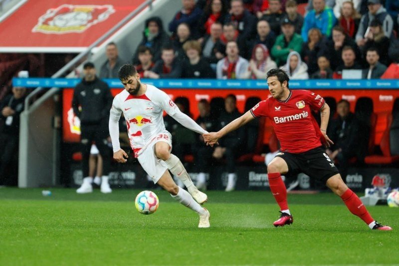 عکس | سردار آزمون با ستاره برجسته جهان دست به دست شد | تصویر جذاب مهاجم ایرانی و بازیکن سرشناس